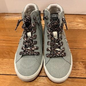 Vintage Havana Light Blue/Gray denim High-Top Sneakers with Star Accents